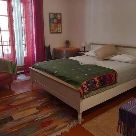 Maison De L'esprit Catalan Homestay *